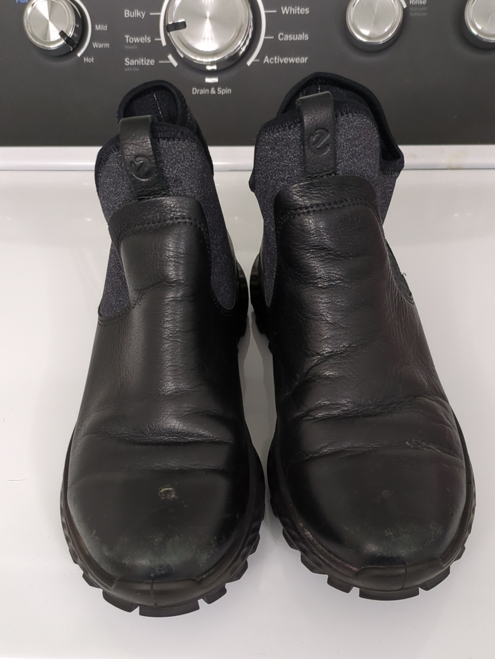 Bogs Men's Black Leather Chukka Boots